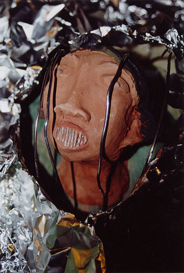 Femme émergeant, terre glaise, tissu, métal, aluminium... 2003